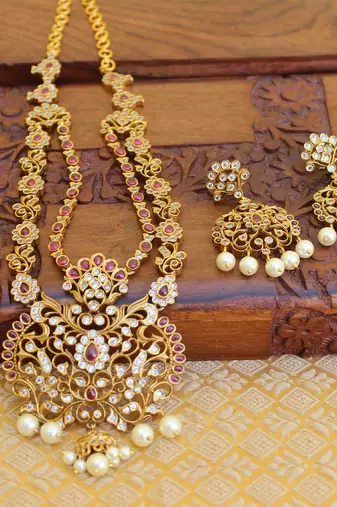 Matte finish necklace set