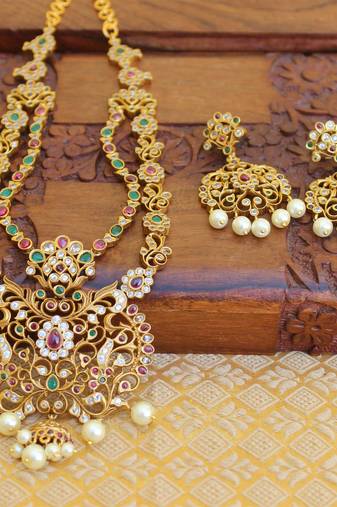 Matte finish necklace set