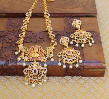 Matte finish peacock lakshmi necklace set 1