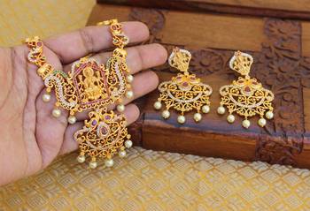 Matte finish peacock lakshmi necklace set 3
