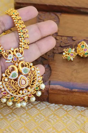 Matte finish peacock necklace set