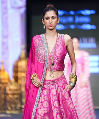 Jama Brocade Gulabi Lehenga Set 2