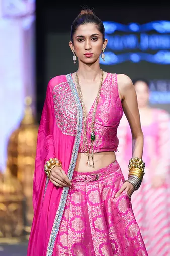 Jama Brocade Gulabi Lehenga Set