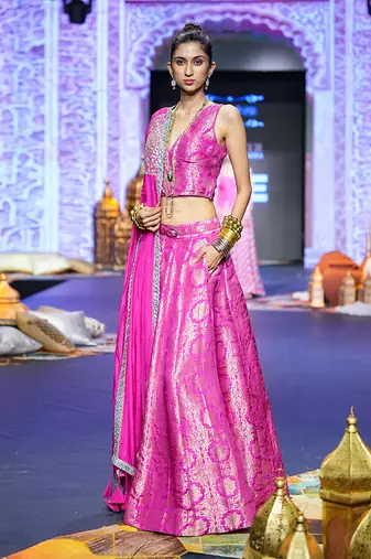 Jama Brocade Gulabi Lehenga Set