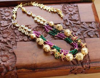 Lovely handmade bead necklace set 1