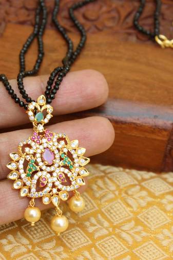 Lovely pendant with spinner beads