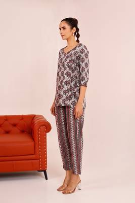 Grey hand printed short kurta with pant  loungewear set 3