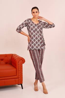 Grey hand printed short kurta with pant  loungewear set 4