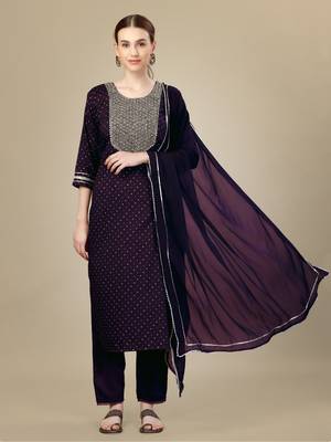 Women embroidered silk blend dark green kurta pant dupatta set 1