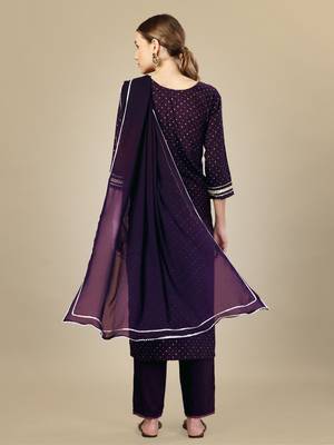 Women embroidered silk blend dark green kurta pant dupatta set 4