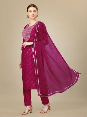 Women embroidered silk blend golden kurta pant dupatta set 2