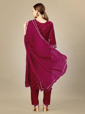 Women embroidered silk blend golden kurta pant dupatta set 4