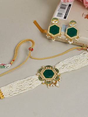 Engraved green choker jewellery set 1