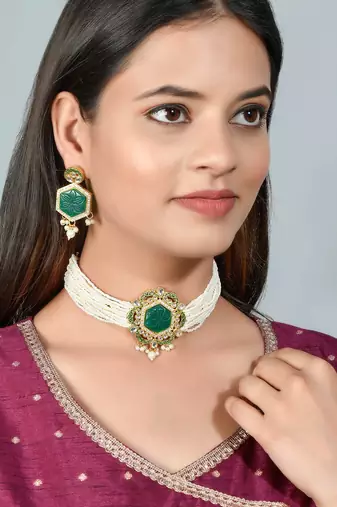 Engraved green choker jewellery set