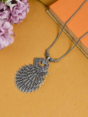 Peacock feather necklace 1