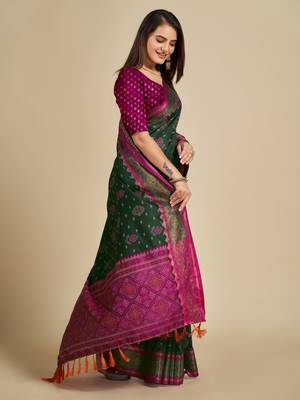 Green weaving patola silk saree with un-stiched blouse 2