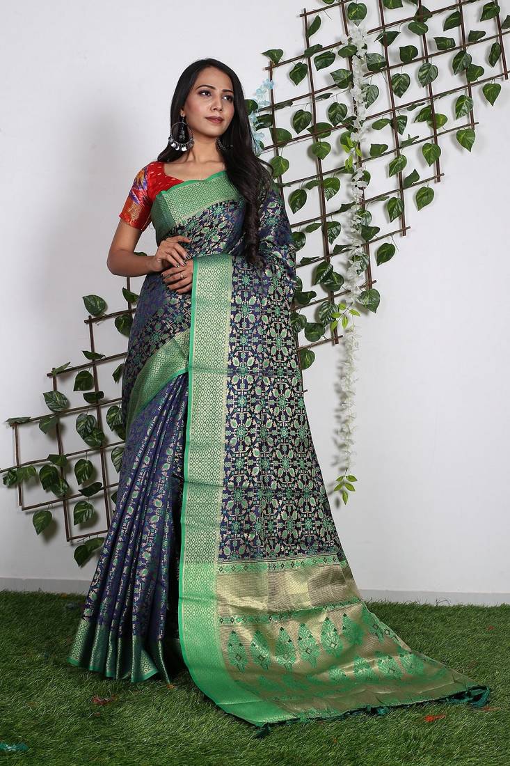 Green weaving patola silk saree with un-stiched blouse