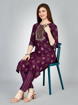 Women embroidered rayon purple kurta pant set 1