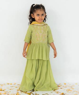 Pista floral peplum set 1