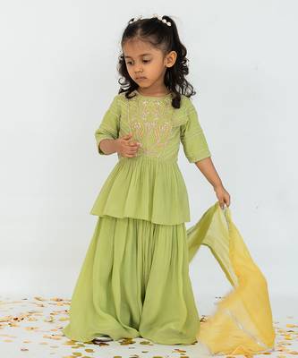 Pista floral peplum set 3