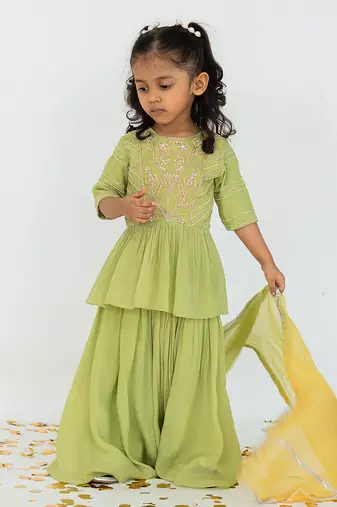 Pista floral peplum set