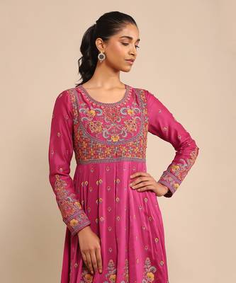 Pink embroidered kurta set 5