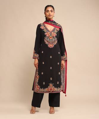 Black embroidered kurta set 1