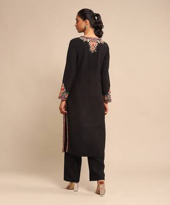 Black embroidered kurta set 4