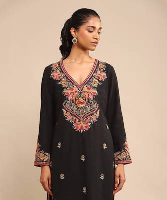 Black embroidered kurta set 5