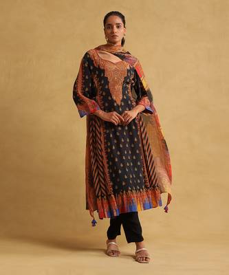 Black printed kurta set by RITU KUMAR 1