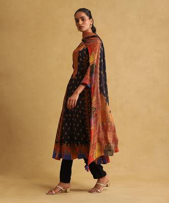 Black printed kurta set by RITU KUMAR 2
