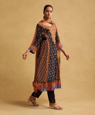 Black printed kurta set by RITU KUMAR 3
