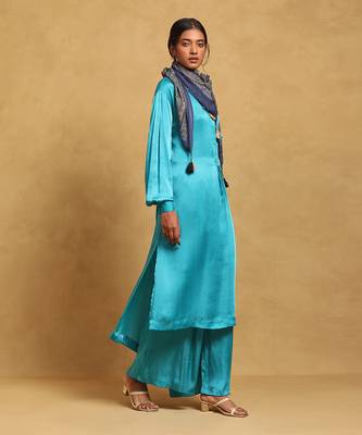 Blue soild kurta plazzo set By ritu kumar 3