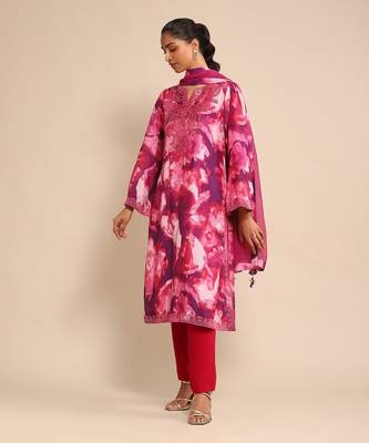 Pink embroidered kurta set by ritu kumar 2