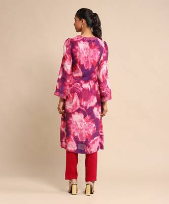 Pink embroidered kurta set by ritu kumar 4