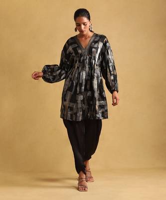 Black embroidered dhoti set by ritu kumar 1