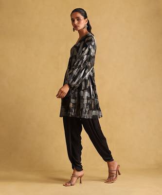 Black embroidered dhoti set by ritu kumar 2