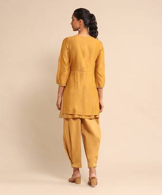 Yellow embroidered kurta pant set 4