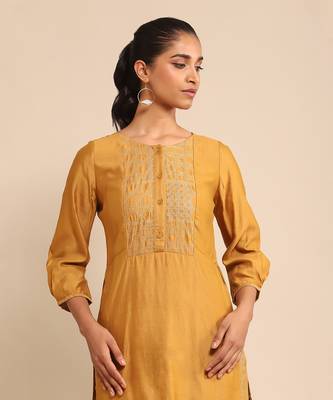 Yellow embroidered kurta pant set 5