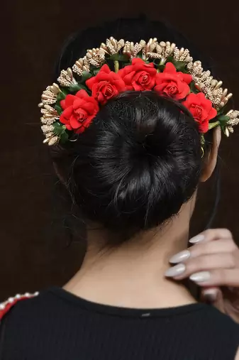 Women red & gold toned embellished hair accessory set