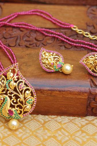 Gold platted peacock beads necklace set