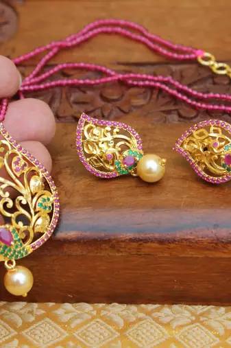 Gold platted peacock beads necklace set