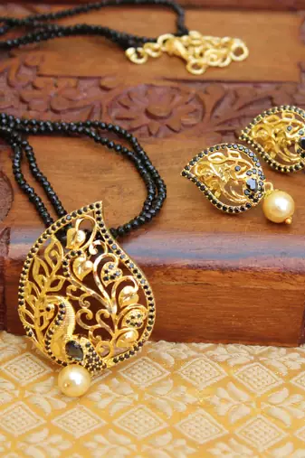 Gold platted peacock beads necklace set