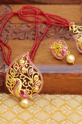 Gold platted peacock beads necklace set