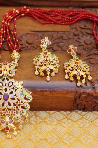 Gold platted peacock beads necklace set