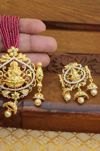 Gold platted lakshmi beads necklace set