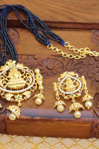Gold platted lakshmi beads necklace set