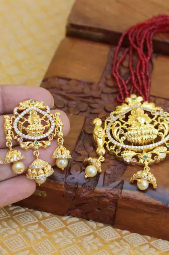 Gold platted lakshmi beads necklace set