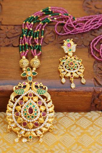 Gold platted peacock beads necklace set