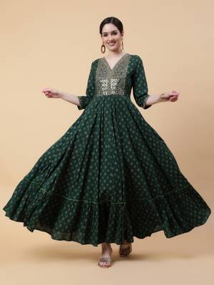 Gulmohar jaipur rayon  full length printed flared 3/4 sleeve v-neck kurta 3